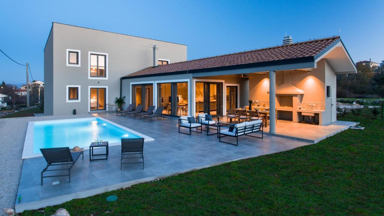 Villa & Jardin - Luxury Villa With Swimming Pool Vrh  Екстер'єр фото