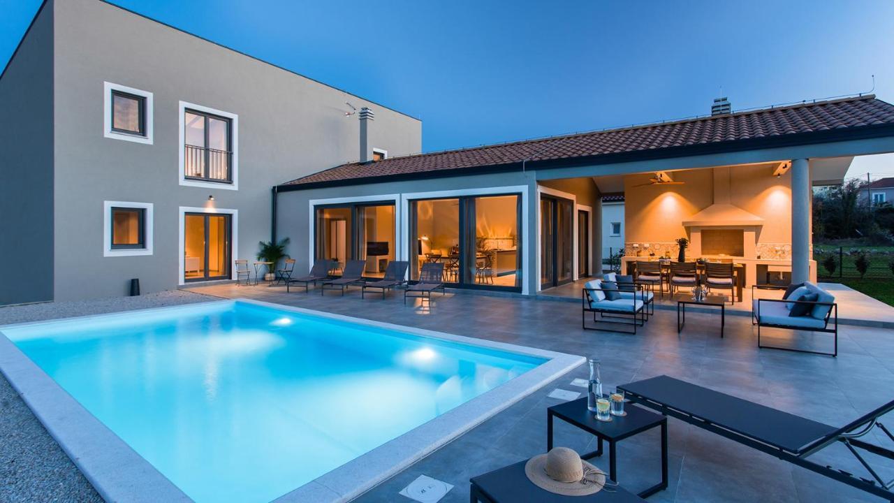 Villa & Jardin - Luxury Villa With Swimming Pool Vrh  Екстер'єр фото