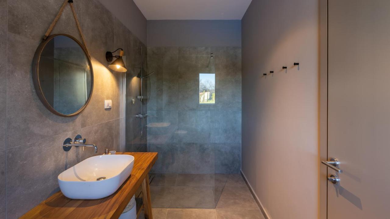 Villa & Jardin - Luxury Villa With Swimming Pool Vrh  Екстер'єр фото