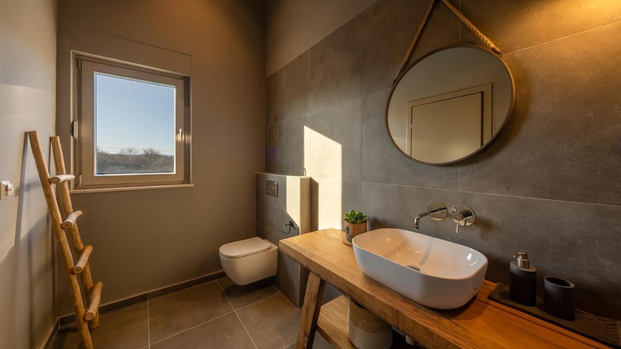 Villa & Jardin - Luxury Villa With Swimming Pool Vrh  Екстер'єр фото