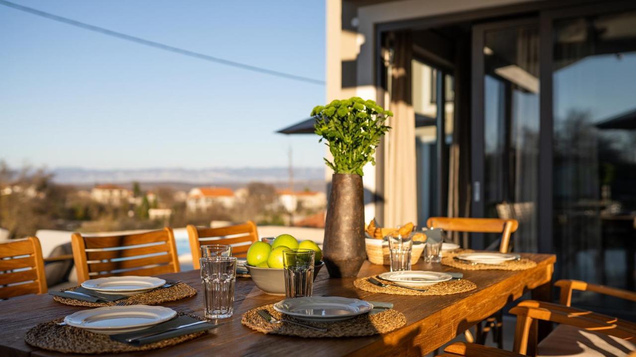 Villa & Jardin - Luxury Villa With Swimming Pool Vrh  Екстер'єр фото